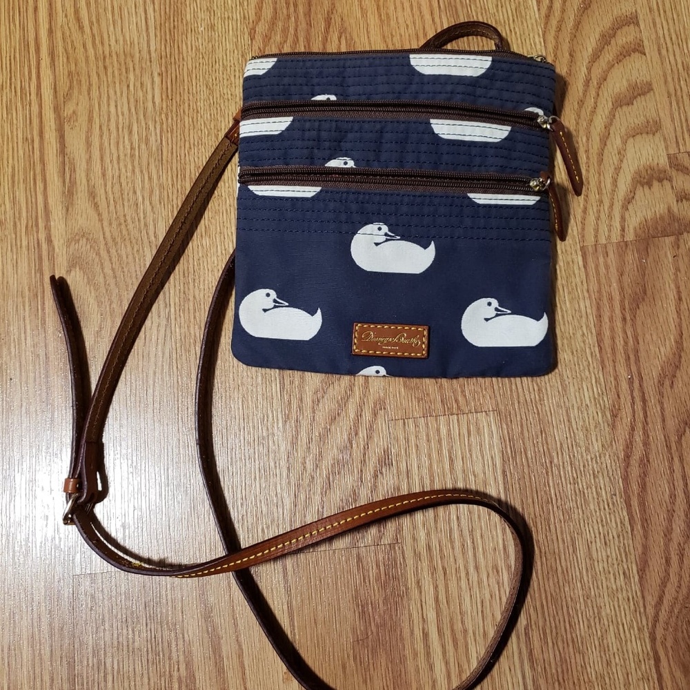 Vintage Dooney & Bourke crossbody bag